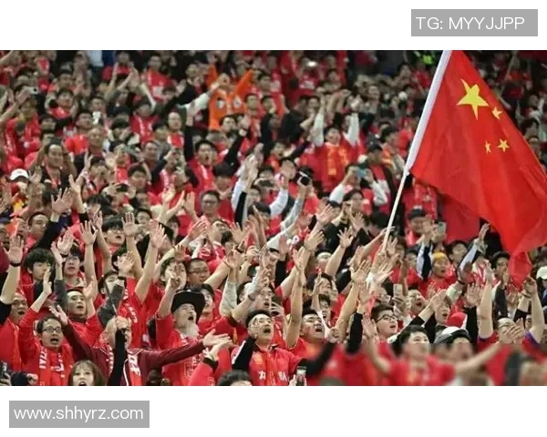 足球明星赛前盛大进场仪式引发球迷热烈期待与欢呼声